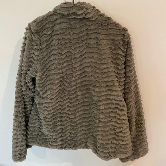 Patagonia Green Pelage Faux Fur Jacket - Picture 7 of 8